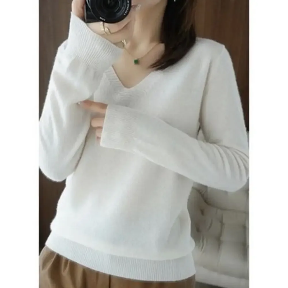 100% Cashmere Minimal Cassic Timeless Preppy V-neck Pullover Sweater. Med New.